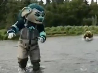 Grizzly bear charges toward Seattle Kraken team's mascot