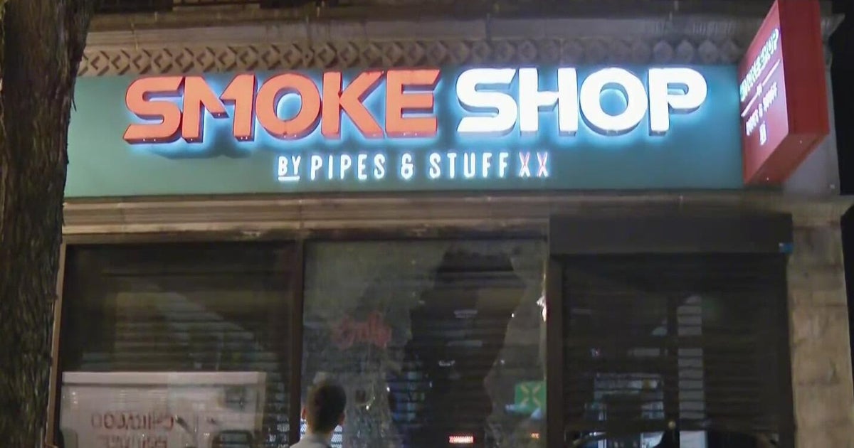 ATM stolen from smoke shop on Chicago's Near West Side 