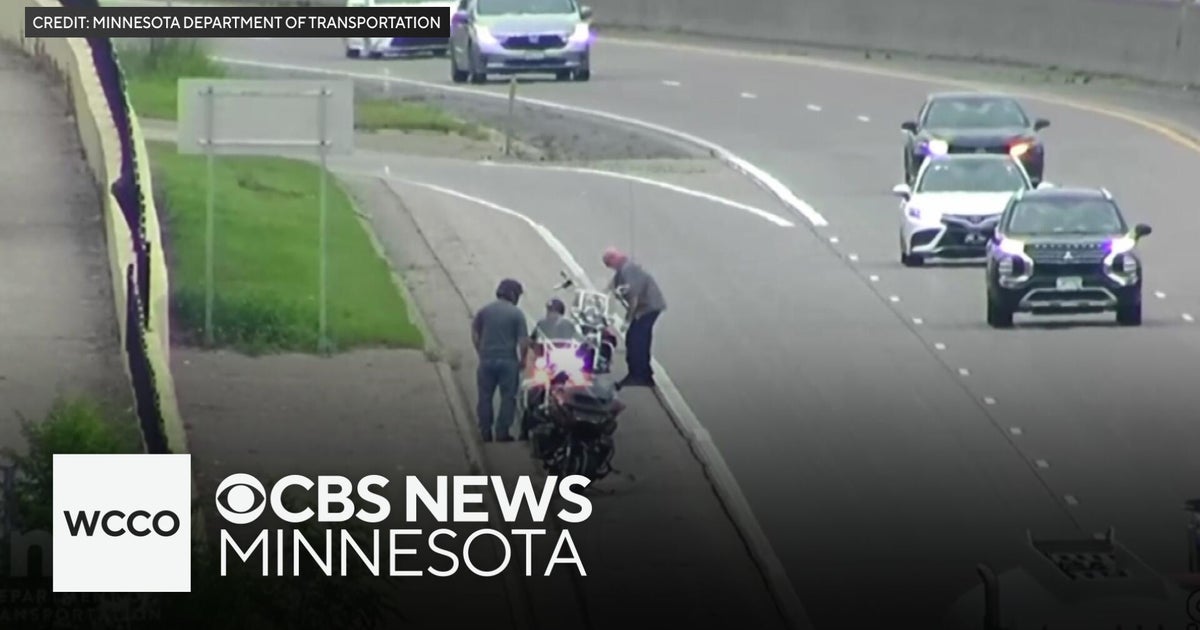 Video shows accused drunk driver moments after clipping SUV - CBS Minnesota