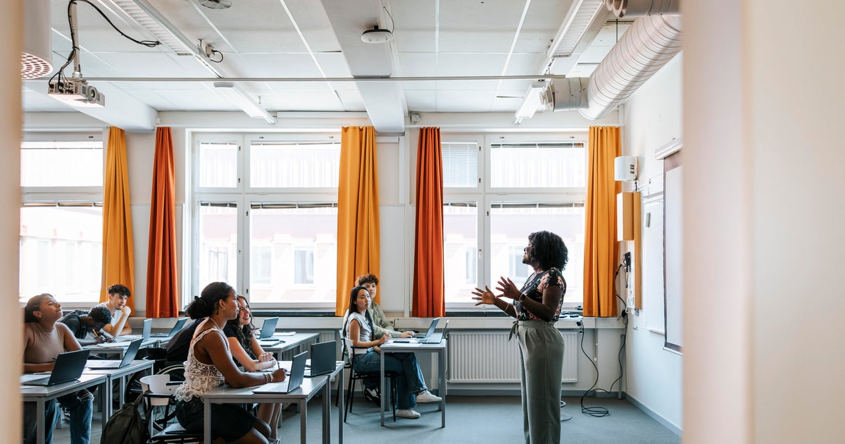 Michigan teacher salaries falling compared to other states, study finds 