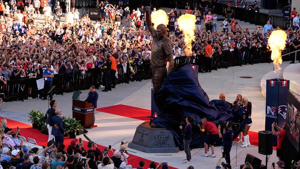 Tom Brady statue