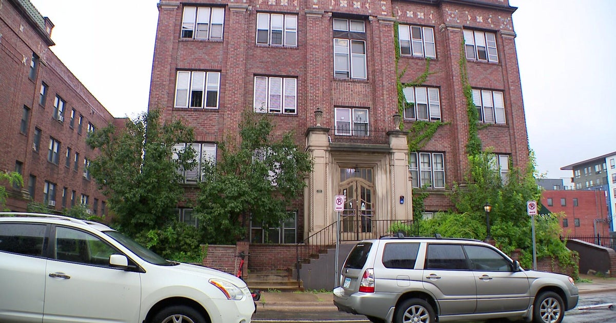 Minneapolis man's social media video highlights concern over apartment security 