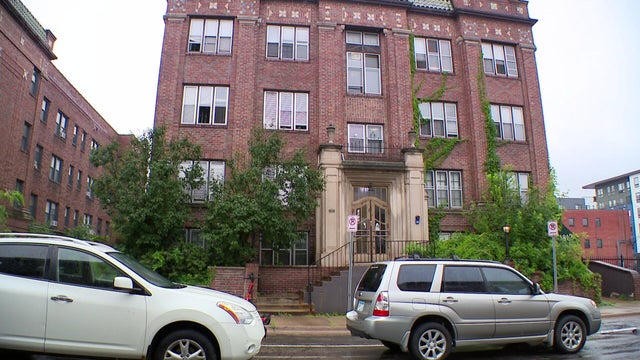 5p-sotvo-mpls-apartment-security-wcco8goh.jpg 