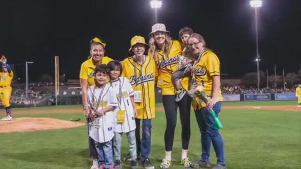 bananas-foster-family-2.jpg 