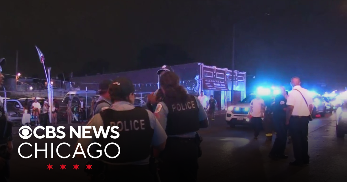 Woman shot in arms near crowd on West Side - CBS Chicago