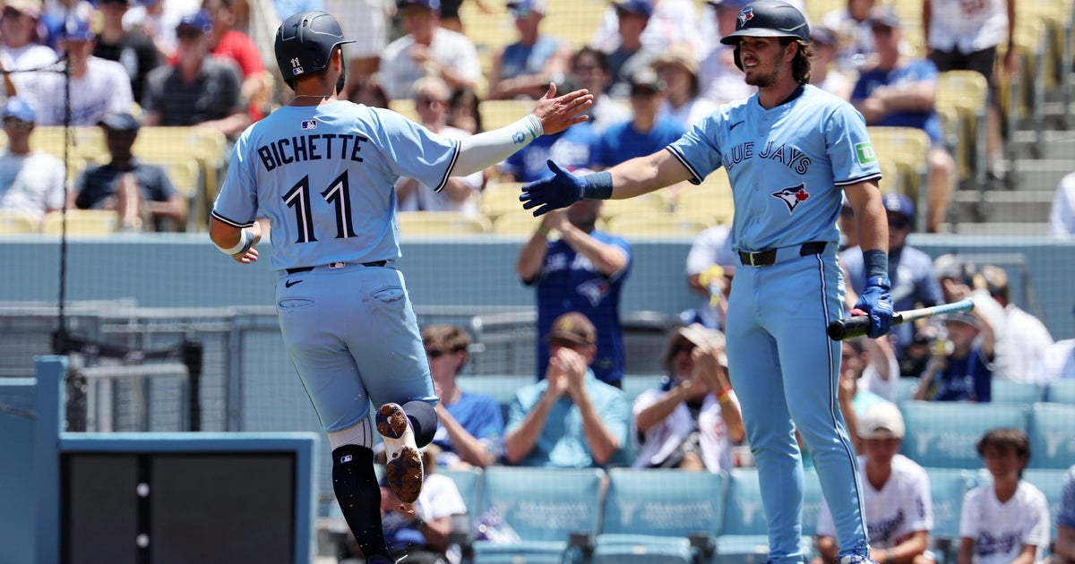 Blue Jays hit three homers in final two innings to beat Dodgers 5-4 and avoid sweep 