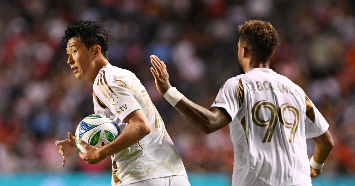 Denis Bouanga's late PK goal rallies LAFC to 2-2 draw with Fire 