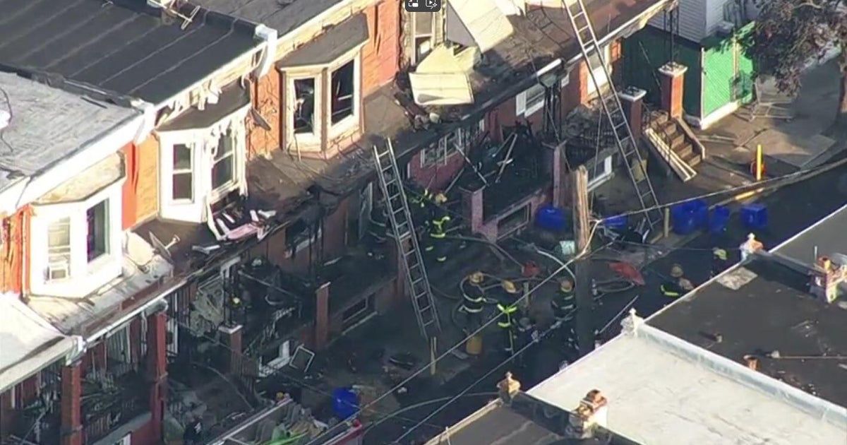 2 hurt in rowhome fire in Kensington, officials say 