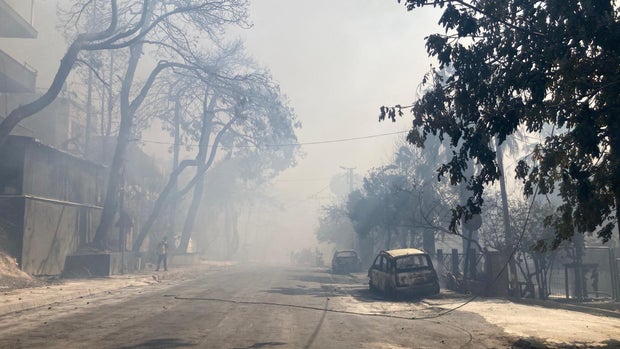Efforts continue with a forest fire in Canakkale 