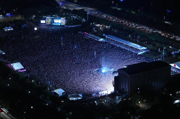 jake-barlow-above-5-saturday-t-mobile-stage.jpg