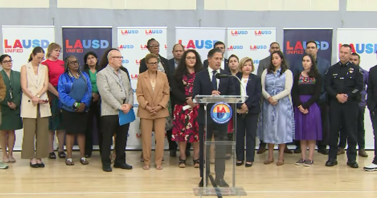 LAUSD superintendent assures student safety as community immigration enforcement fears continue 