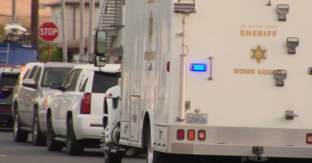 Inglewood residents shaken as bomb squad continues investigation inside apartment complex 