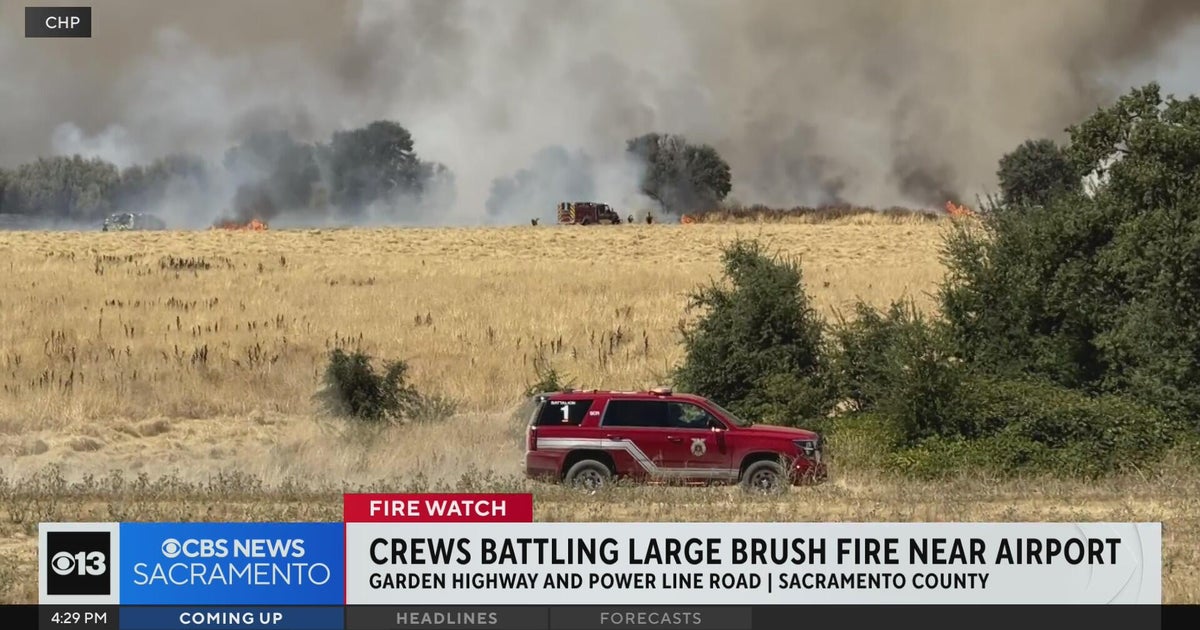 Brush fire burns 220 acres near Sacramento airport