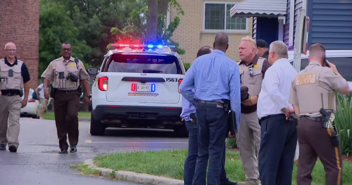 Large police response hours after shooting, stabbing in La Grange Highlands 