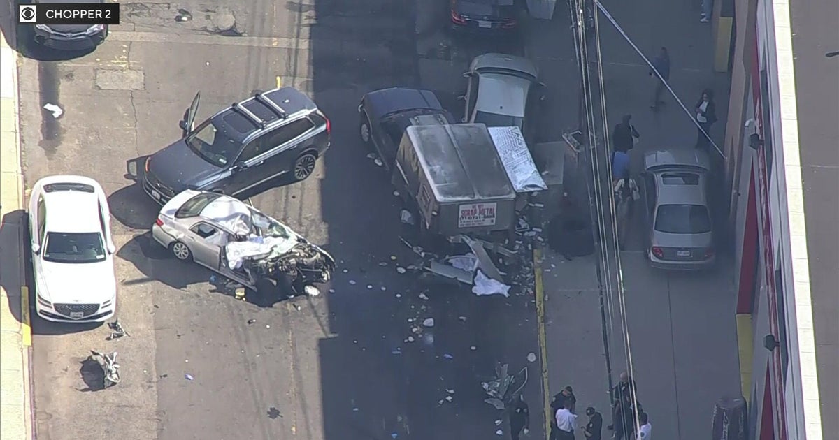 Surveillance video captures Queens crash that left 3 dead 