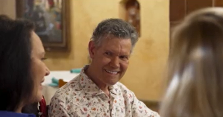 Legend Randy Travis joins Texas resident for dinner after contribution to flood victims 