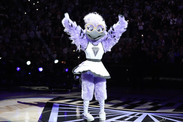 Golden State Valkyries mascot Violet 