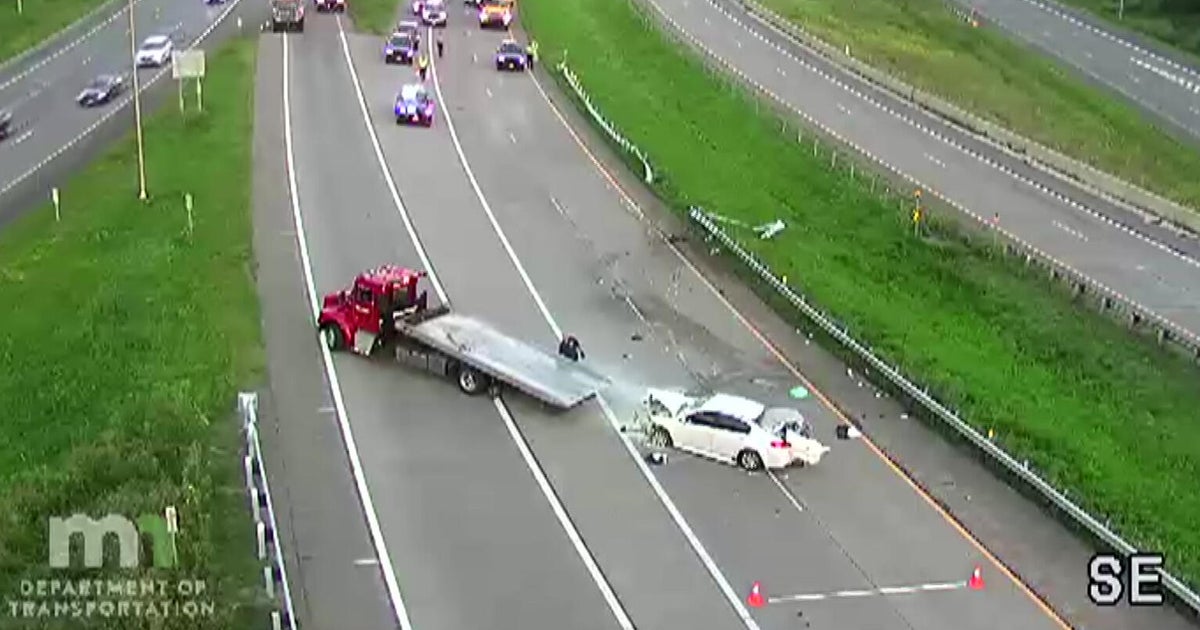 Brooklyn Park woman killed in rollover crash on I-694 