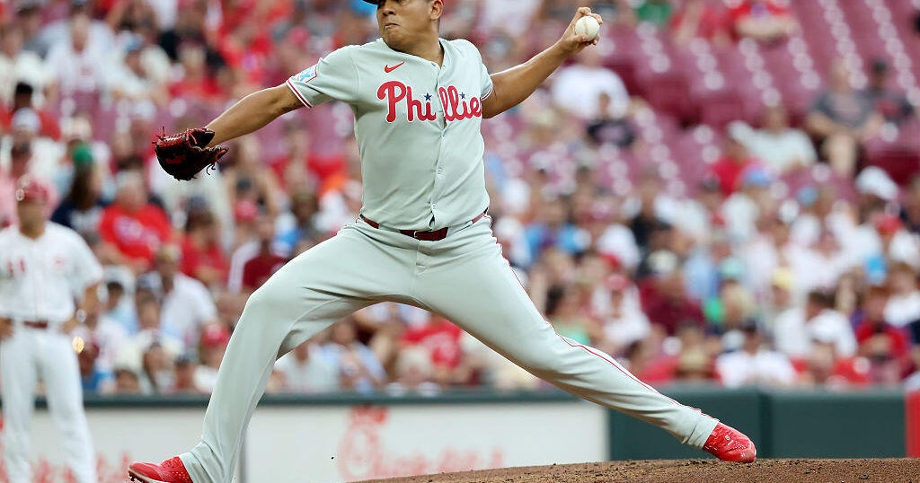 Suárez gives up 10 hits as Reds snap Phillies' 4-game win streak 