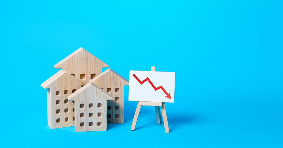 Mortgage rates fall to a 10-month low. Here's when they could drop again. 