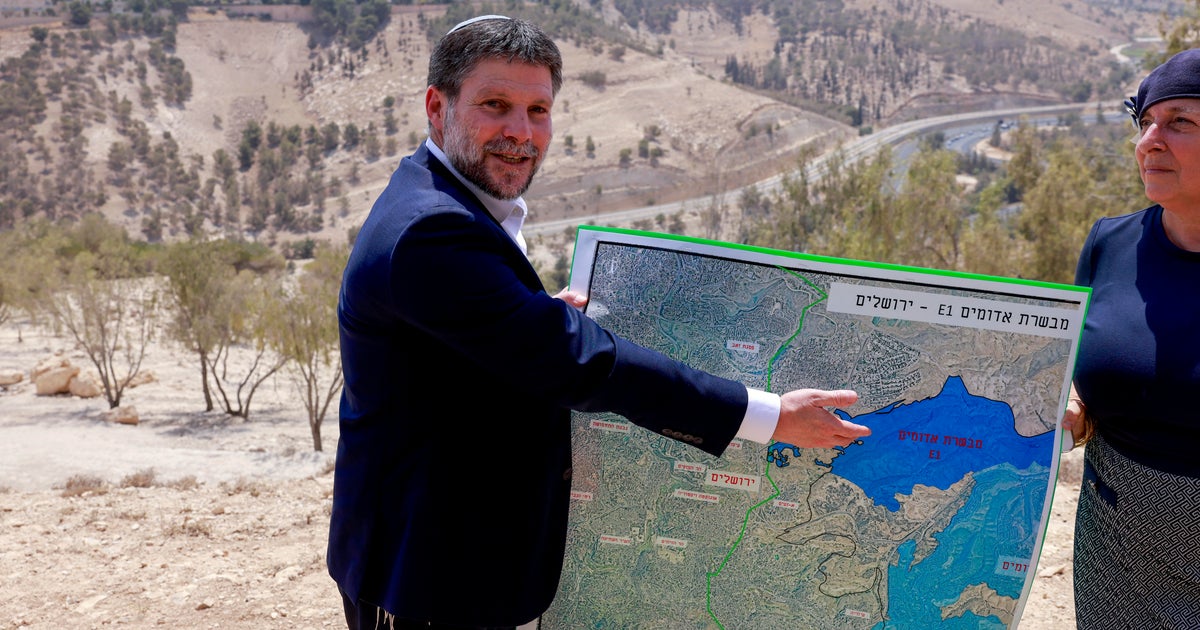 Israeli official OK's West Bank settlement, says it "buries" Palestinian state idea 