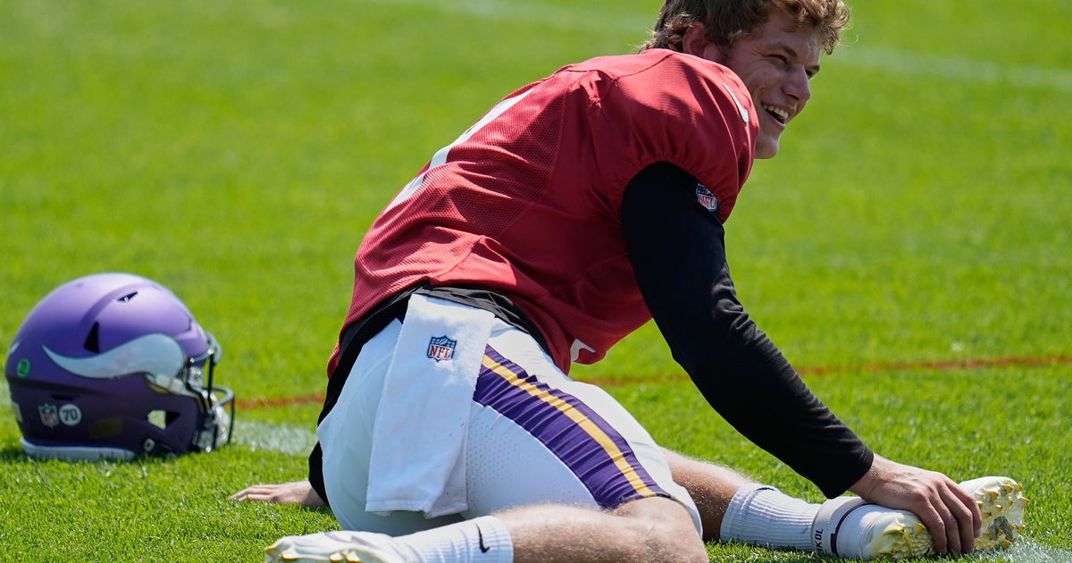 J.J. McCarthy shows progress in joint practice with Patriots 