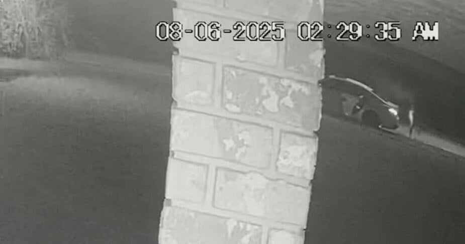 Video shows 2 people firing dozens of shots at a Pompano Beach home