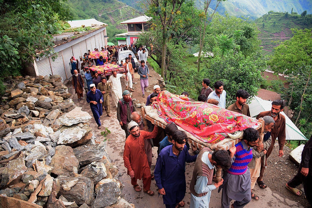 Hundreds die in Pakistan after flash floods, landslides - CBS News