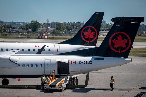 CORRECTION / CANADA-AVIATION-LABOUR 