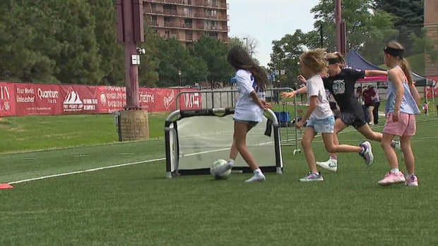 girls-in-the-game-5pkg-frame-2143.jpg 