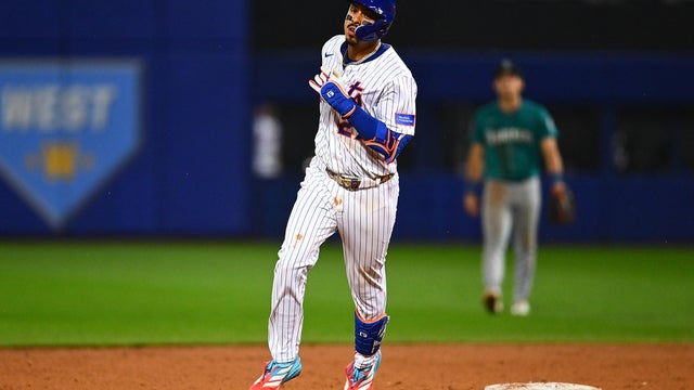 Mark Vientos #27 of the New York Mets rounds the bases after hitting a three-run home run in the fifth inning against the Seattle Mariners during the MLB Little League Classic at Bowman Field on August 17, 2025 in South Williamsport, Pennsylvania. 