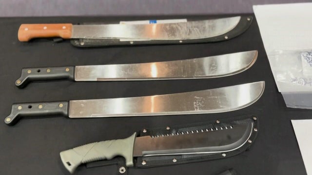 Knives and machetes 