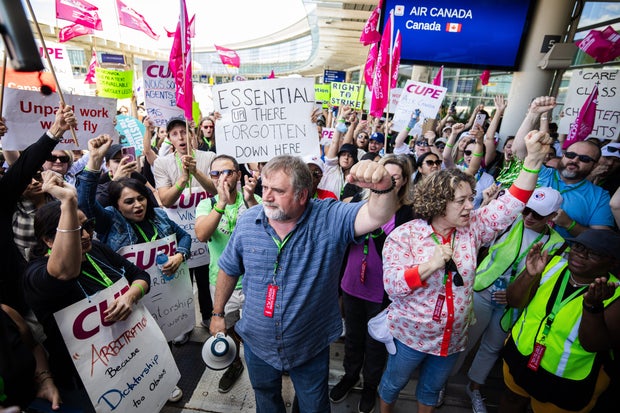 Air Canada flight attendants continue to protest after the Canada Industrial Relations Council announced that the strike by the 10,000 illegal aviation flights has ordered the Union's leadership to direct its members to return to work. 