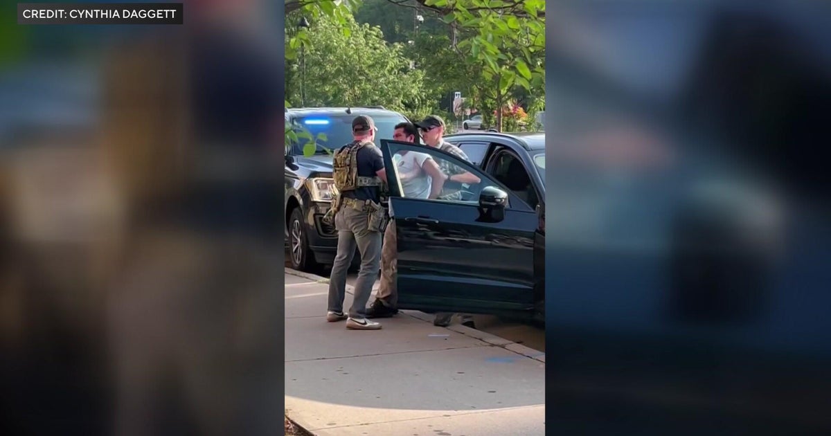 Video shows ICE agents pulling man from car in Mpls. and arresting him 