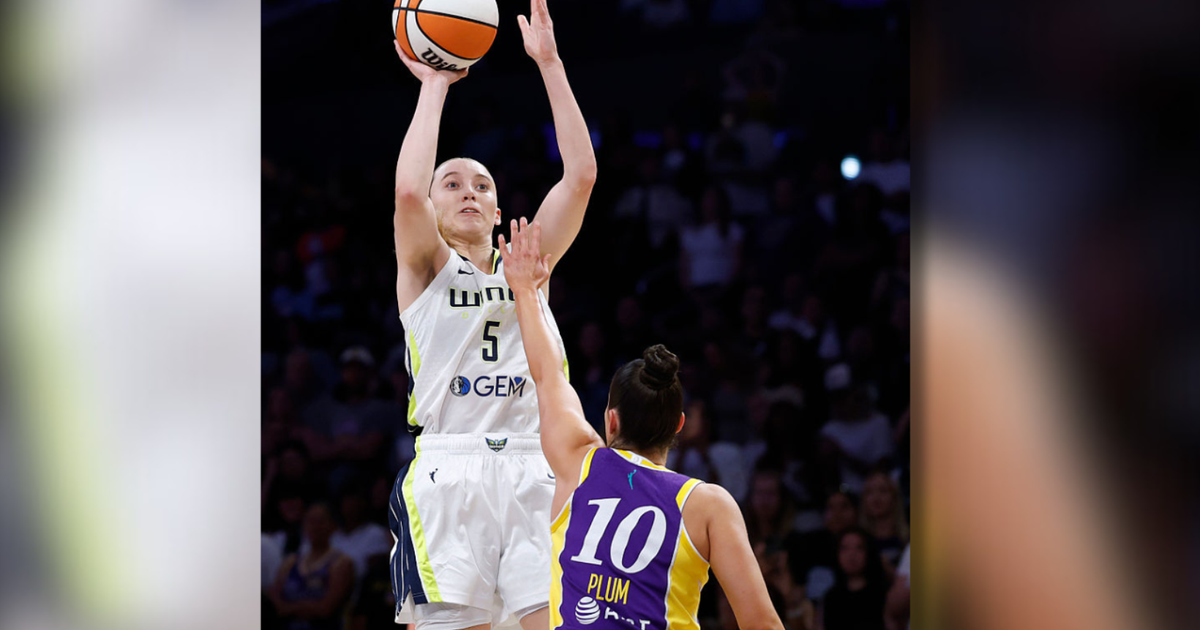 Paige Bueckers' historic night spoiled after Kelsey Plum banks in buzzer-beater for the win over Dallas Wings