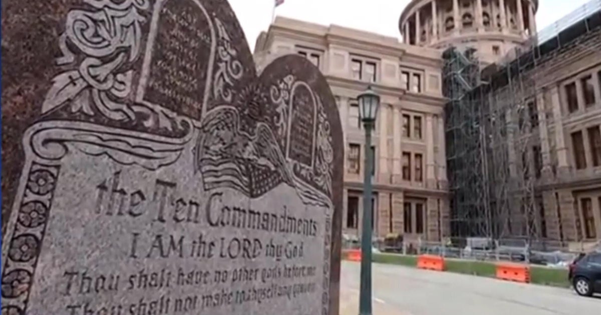 Court blocks Texas law requiring public classrooms to display Ten Commandments