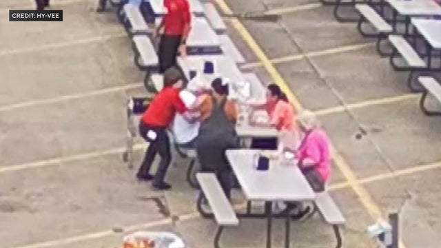 6p-pkg-hyvee-heimlich-wcco8jys-00-00-2127.jpg 
