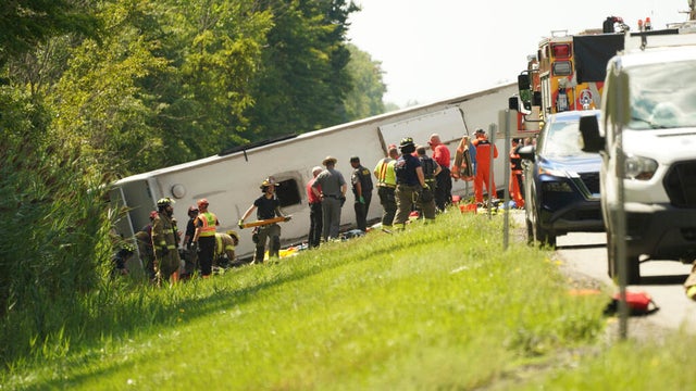 tour-bus-crash-3.jpg 
