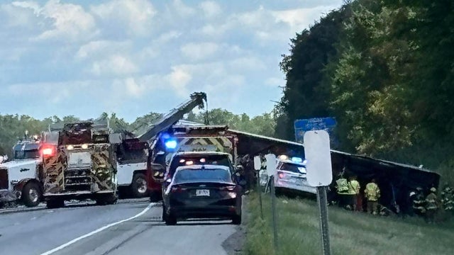 tour-bus-crash-3.jpg 