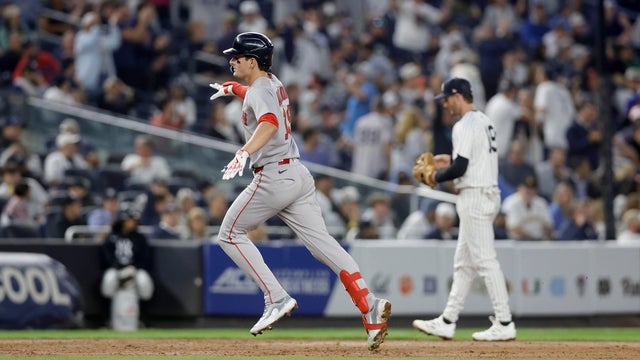 Roman Anthony #19 of the Boston Red Sox runs the bases on his two-run home run against the New York Yankees in the ninth inning at Yankee Stadium on August 21, 2025 in New York City. 