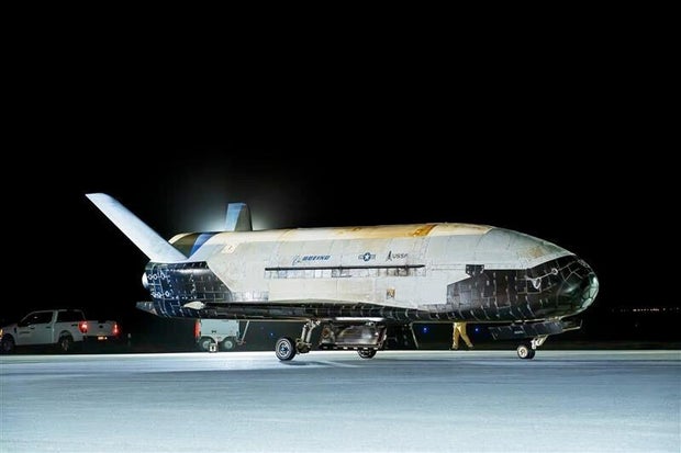 x-37b-runway.jpg 