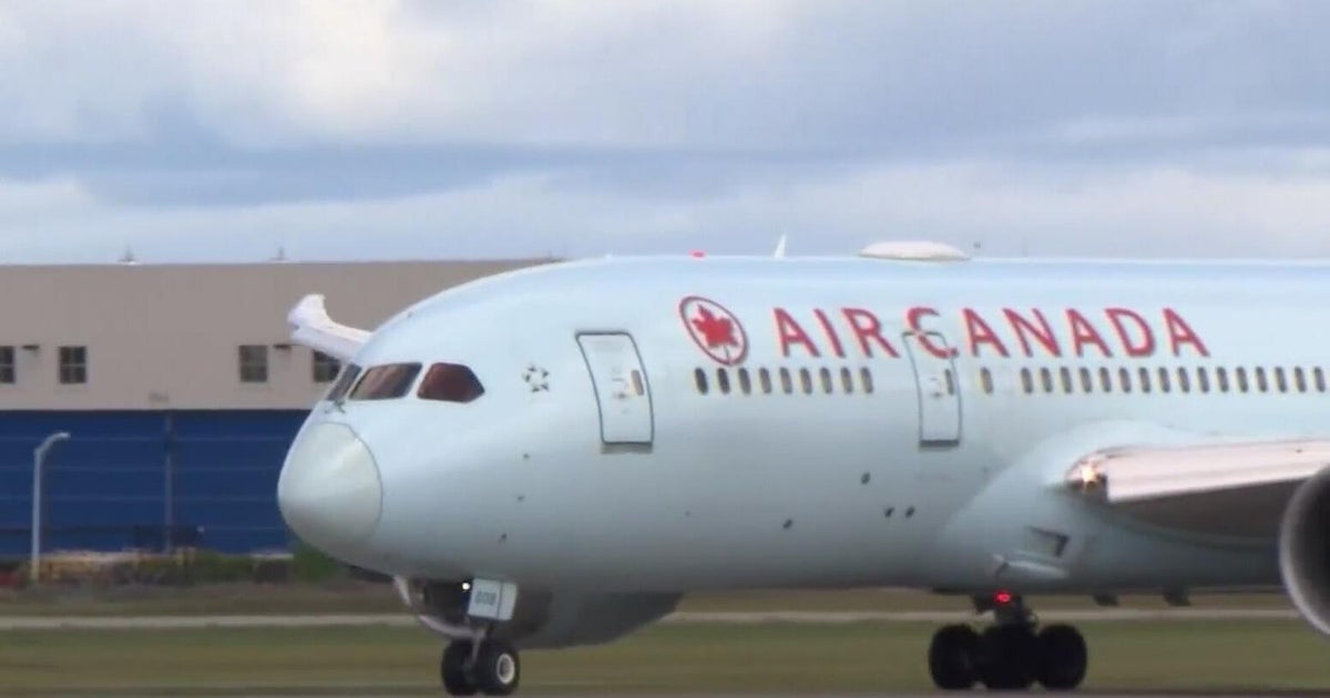 Полет на Air Canada, обвързан за Лас Вегас, отклонен в Чикаго поради разрушителен пътник 