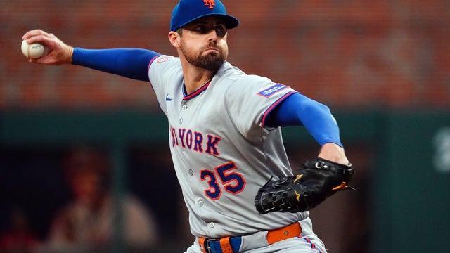 Clay Holmes #35 of the New York Mets pitching against the Atlanta Braves during the first inning at Truist Park on August 23, 2025 in Atlanta, Georgia. 