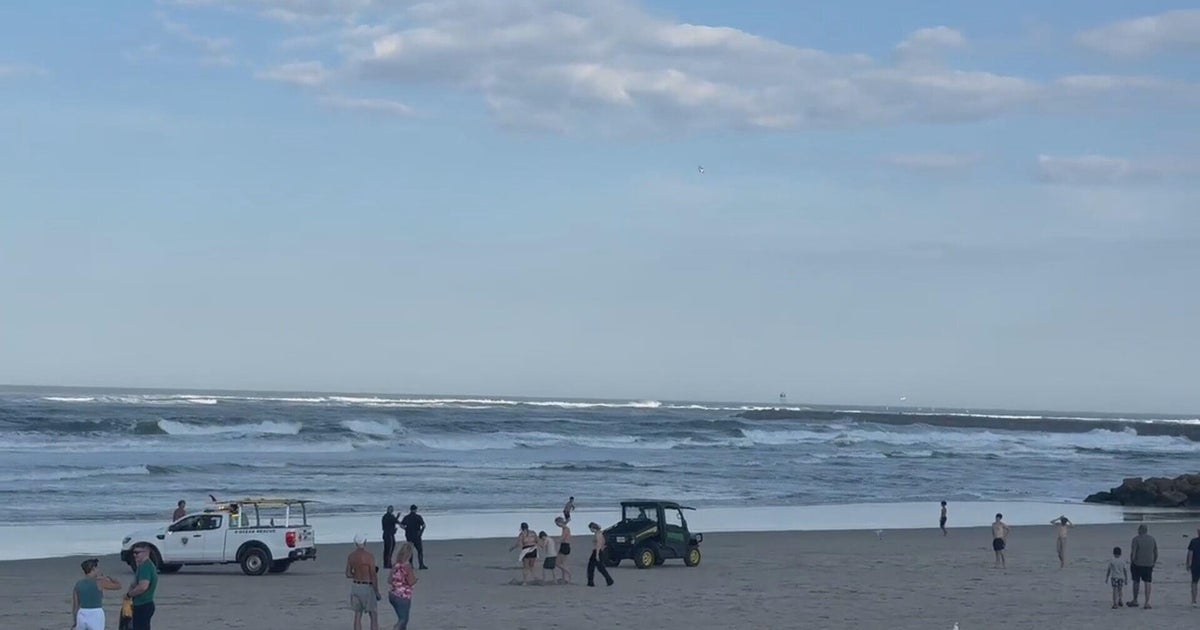 1 person missing after boat capsizes off Salisbury Beach 