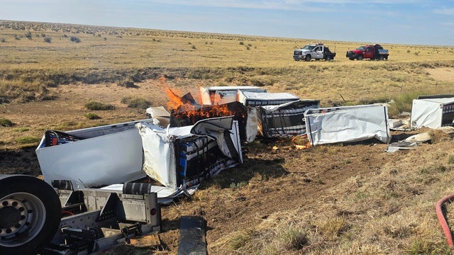 semi-rollover-highway-10.jpg 