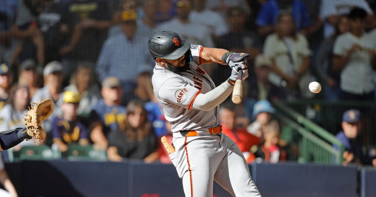 Ramos hits 2-run single in 9th to lift Giants past Brewers 4-3 
