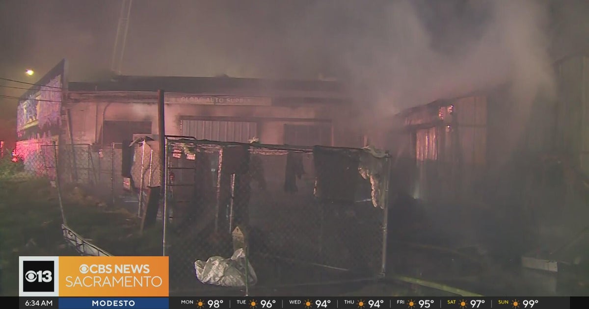 Vacant Old North Sacramento appliance shop catches fire - CBS Sacramento