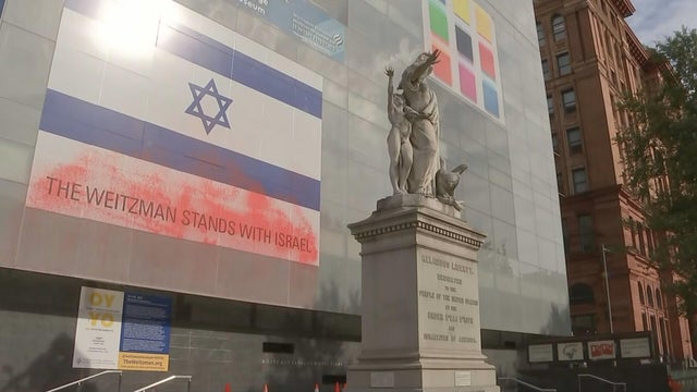 17vo-musuem-vandalism-frame-2.jpg 