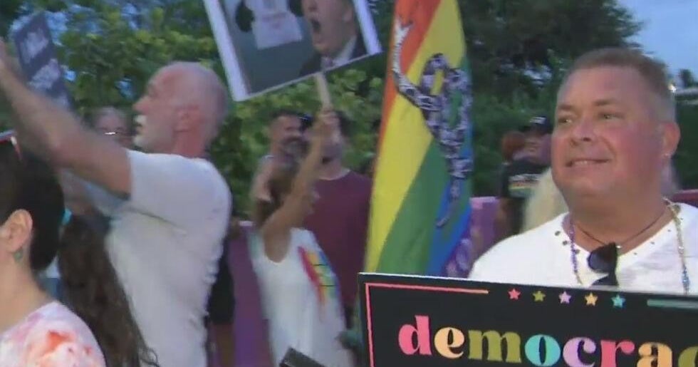Protesters gather in Wilton Manors to protest state mandate – CBS News