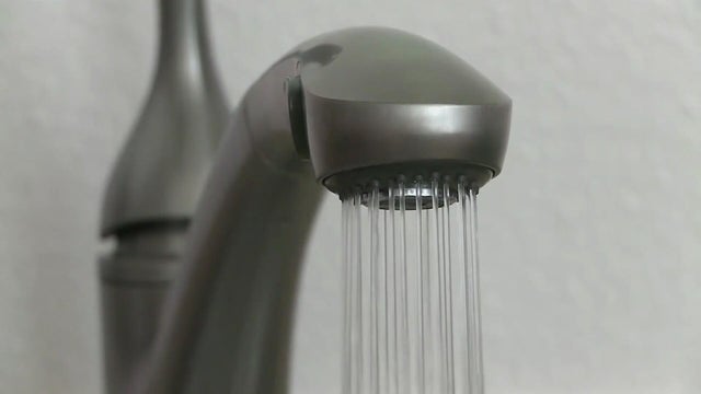 running-kitchen-water-faucet.jpg 